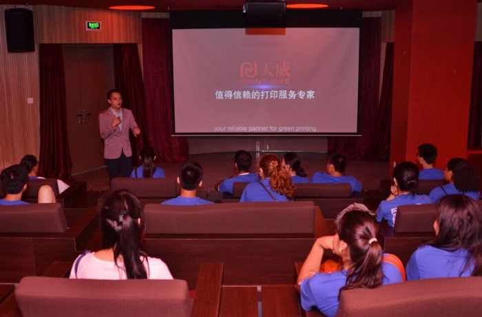 美国杜克大学师生一行到访天威参观交流