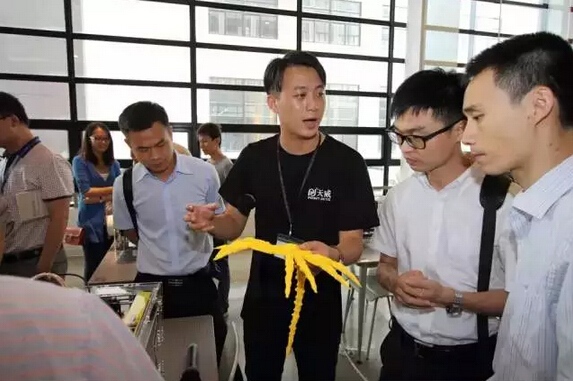 技术员介绍天威3D打印机
